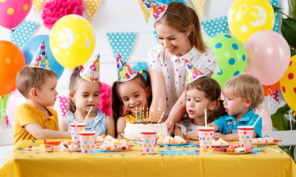 Tips to Plan the Birthday Party Everyone Will Enjoy | Stars and Strikes